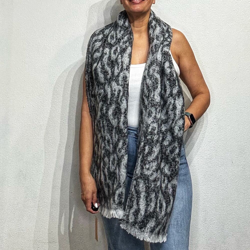 Steve Madden Gray Leopard Print Blanket Scarf NWT